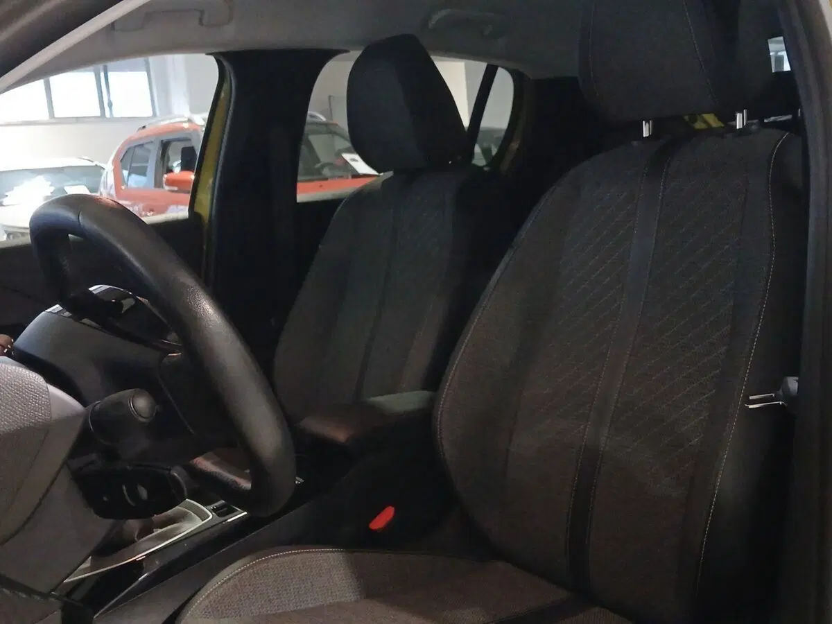 Peugeot 208 usata a Genova (16)