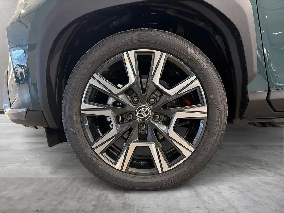 Toyota Yaris Cross nuova a Genova (15)