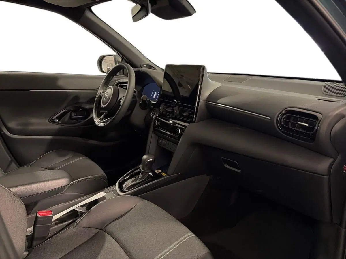 Toyota Yaris Cross nuova a Genova (16)