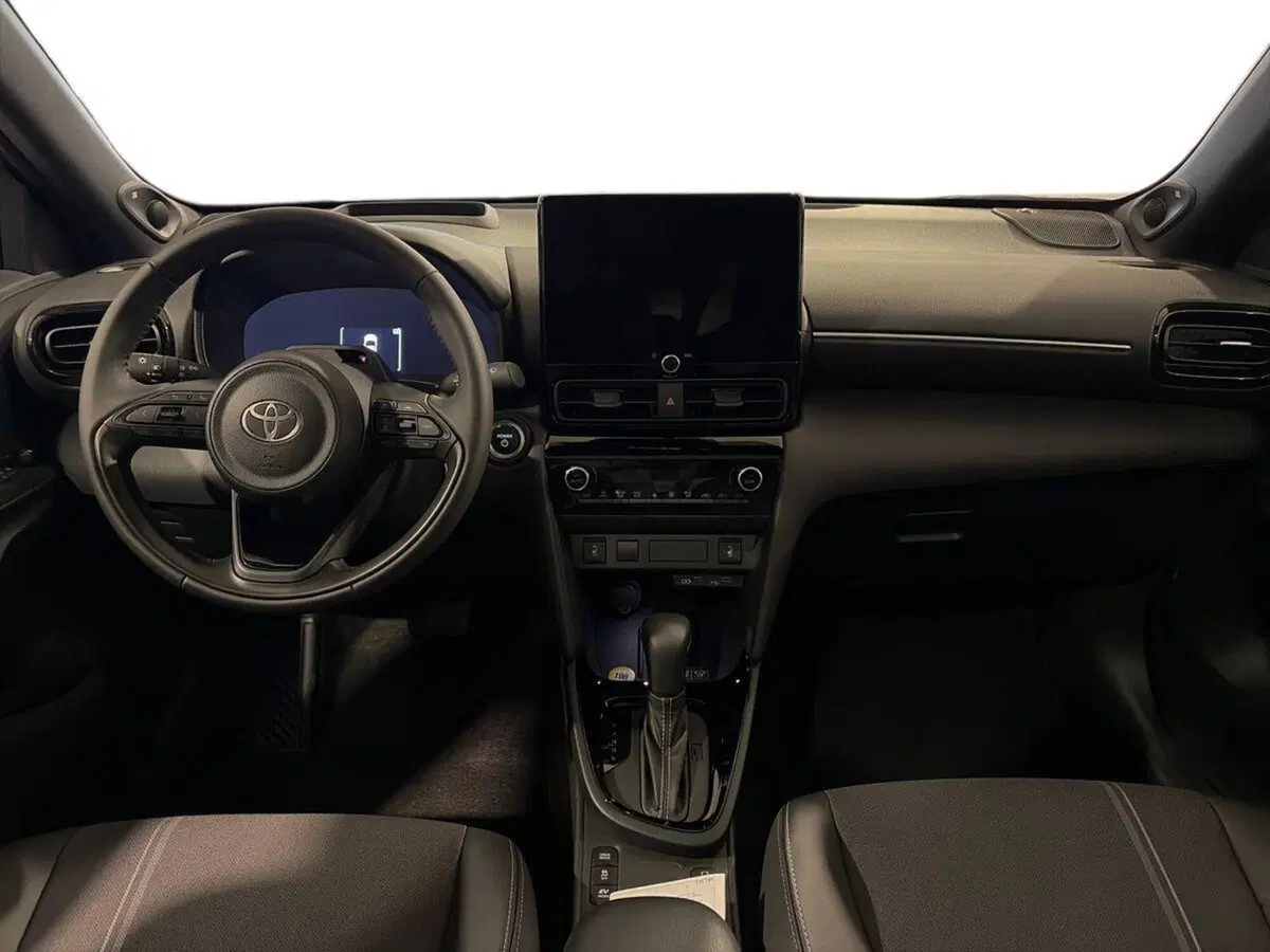 Toyota Yaris Cross nuova a Genova (17)