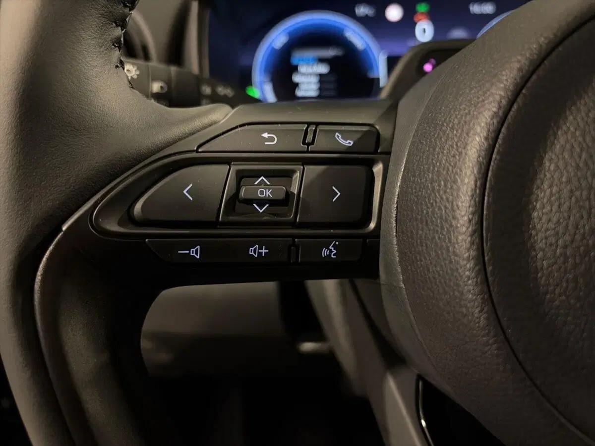 Toyota Yaris Cross nuova a Genova (19)