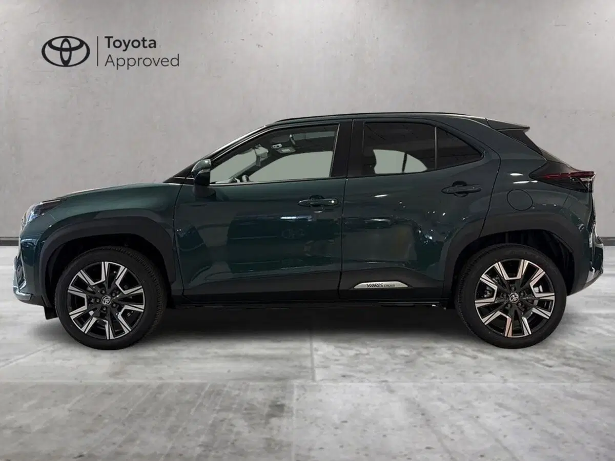 Toyota Yaris Cross nuova a Genova (3)