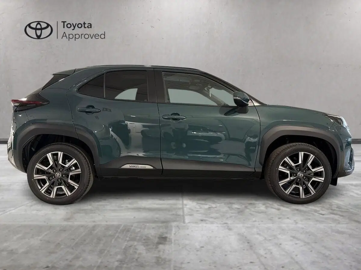 Toyota Yaris Cross nuova a Genova (4)