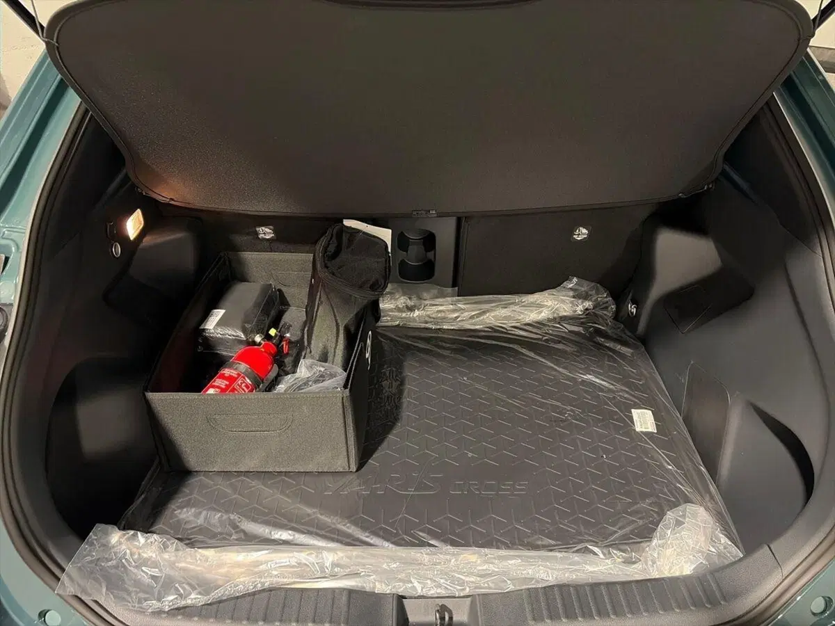 Toyota Yaris Cross nuova a Genova (6)