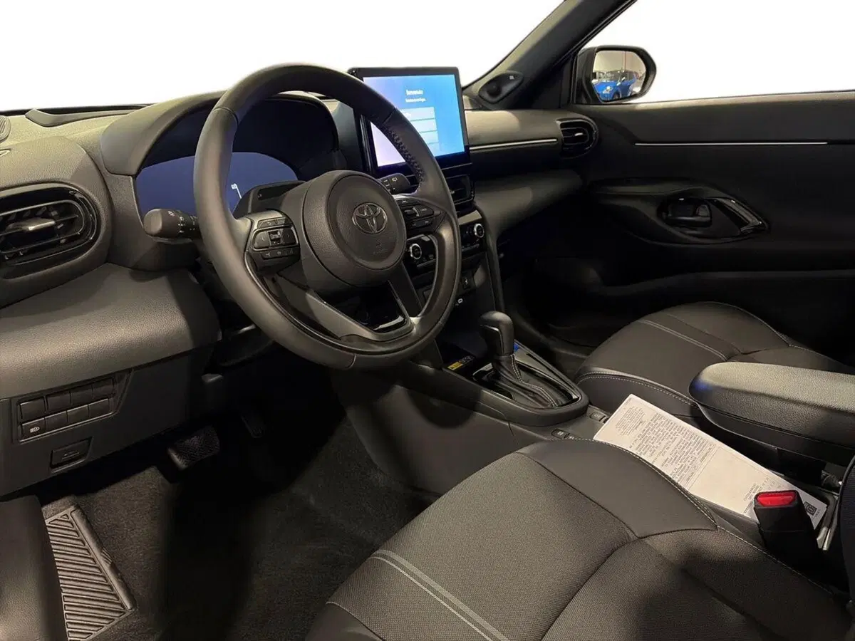 Toyota Yaris Cross nuova a Genova (7)