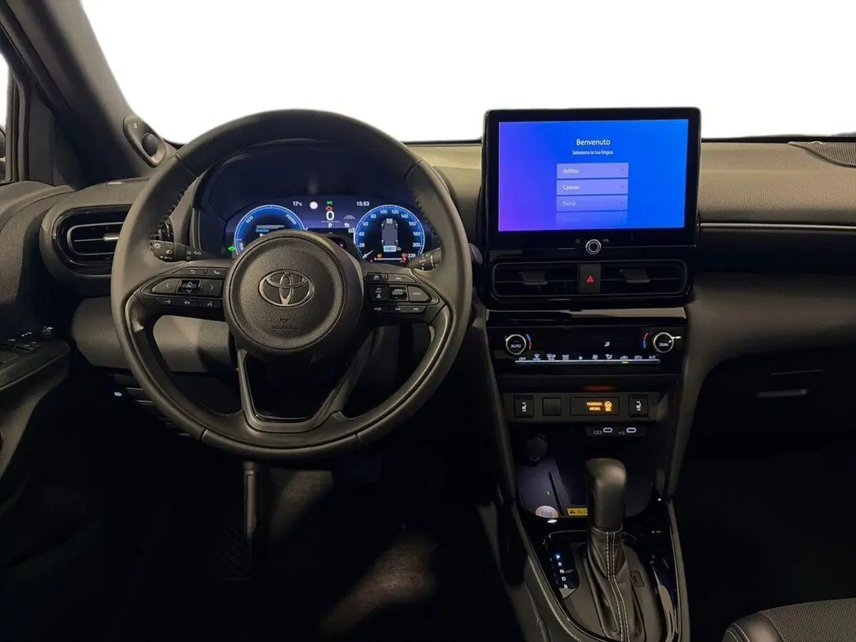 Toyota Yaris Cross nuova a Genova (8)