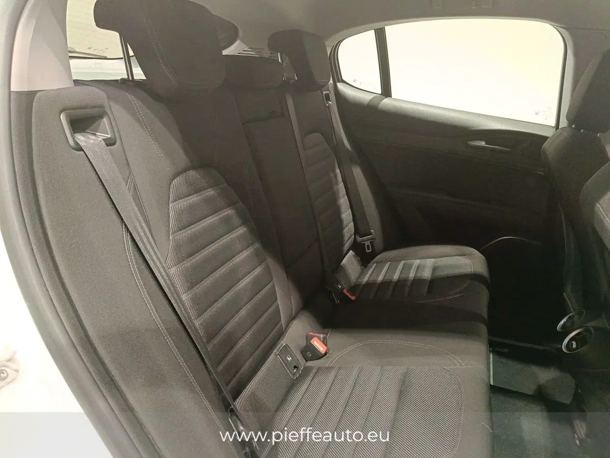 Alfa Romeo Stelvio usata a Ascoli Piceno (14)