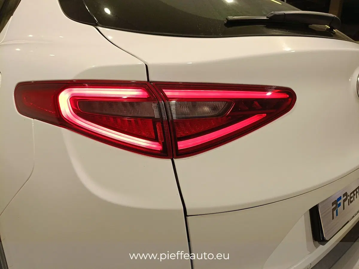 Alfa Romeo Stelvio usata a Ascoli Piceno (9)
