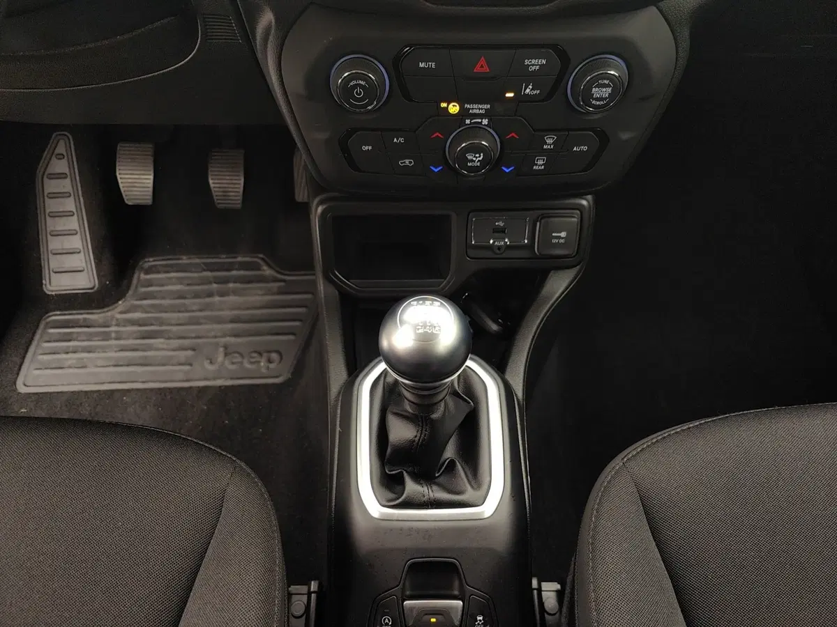 Jeep Renegade nuova a Como (16)