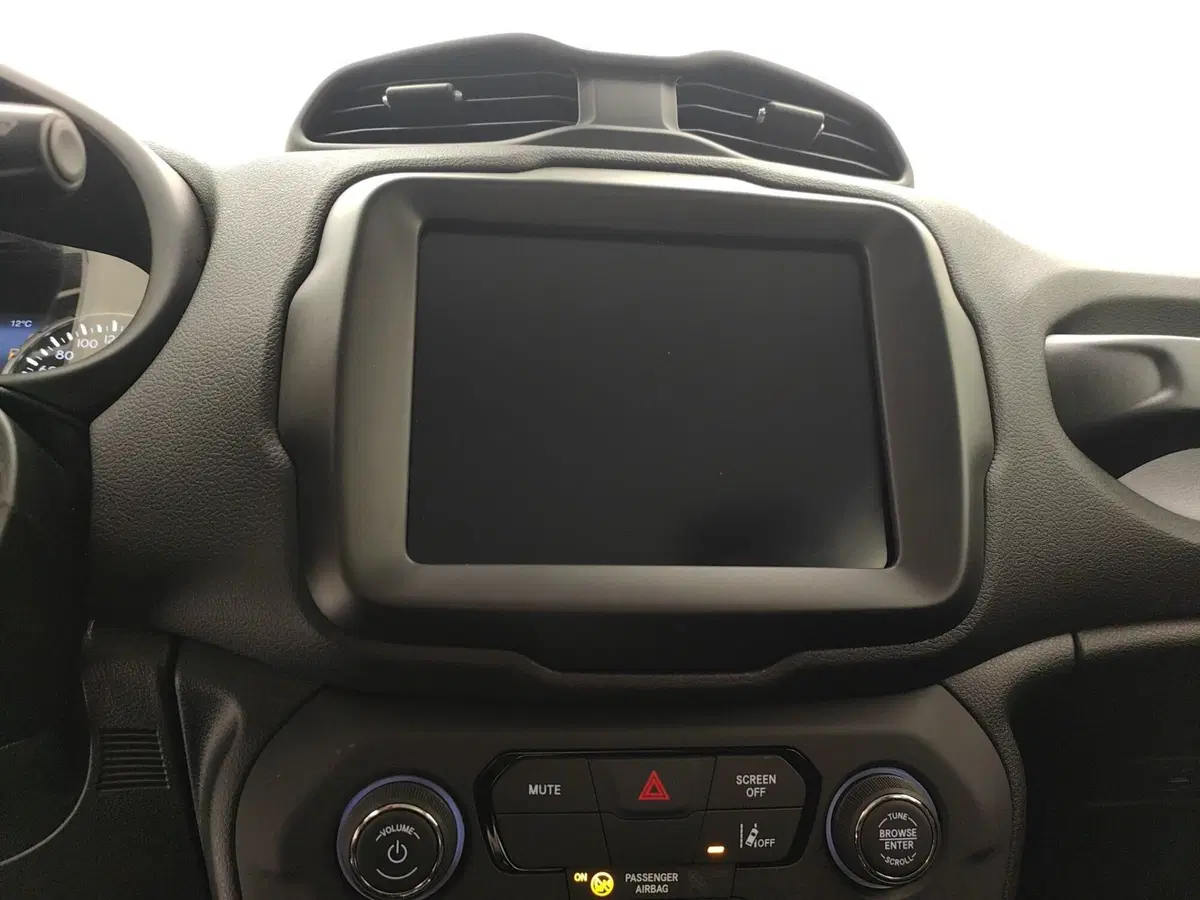 Jeep Renegade nuova a Como (9)
