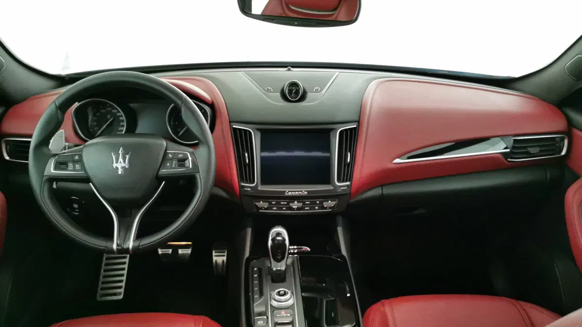 Maserati Levante usata a Chieti (10)