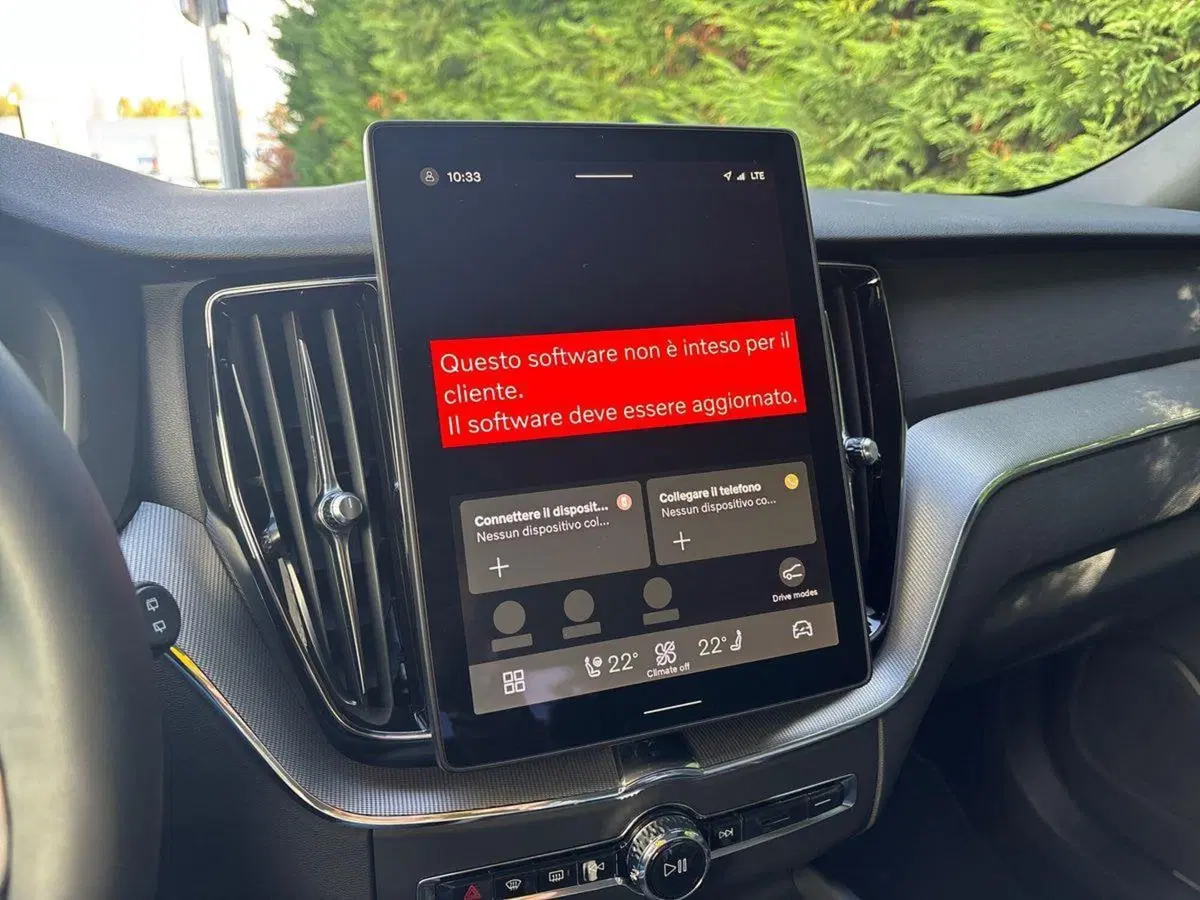 Volvo XC60 nuova a Ferrara (12)