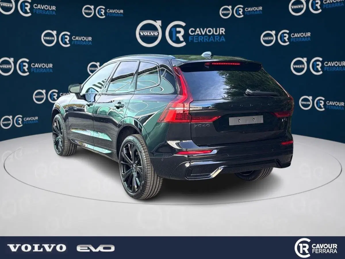 Volvo XC60 nuova a Ferrara (2)
