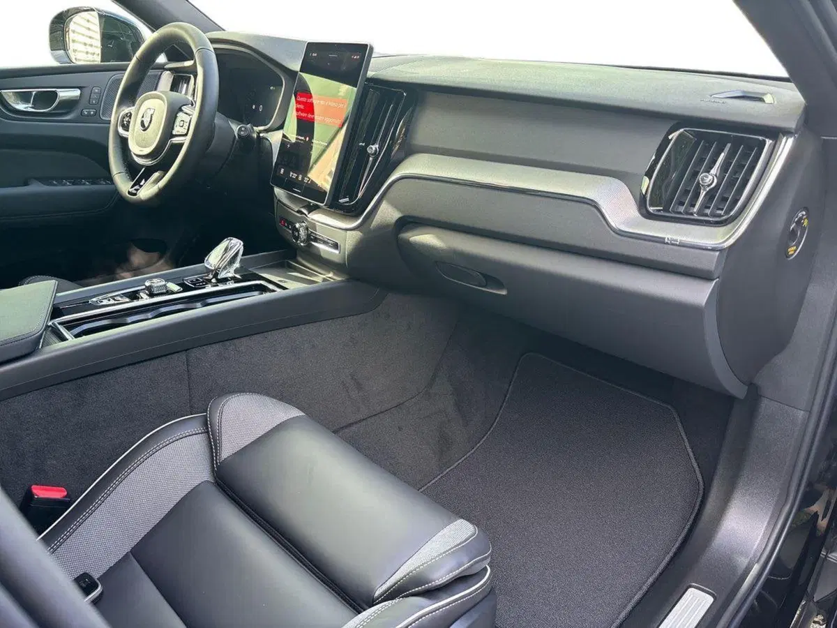 Volvo XC60 nuova a Ferrara (4)