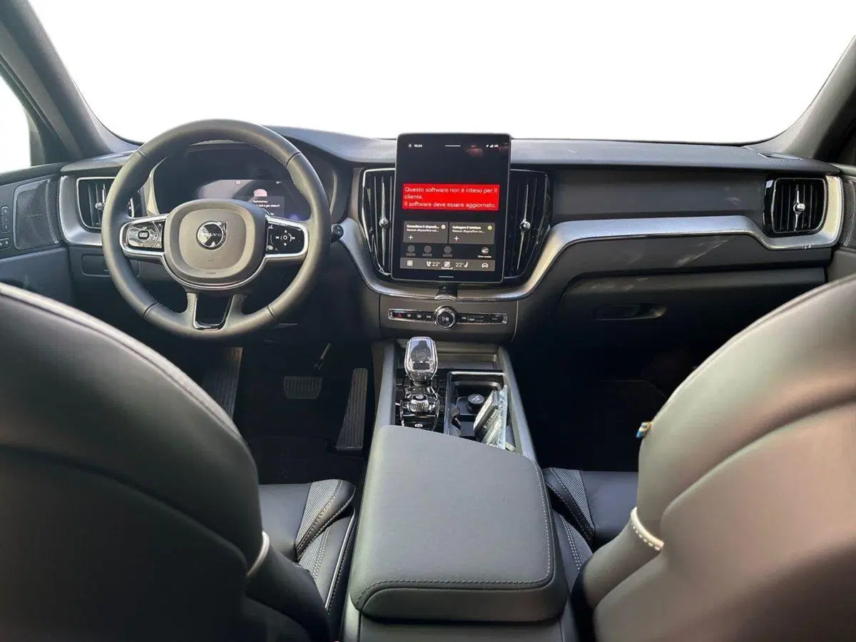 Volvo XC60 nuova a Ferrara (5)