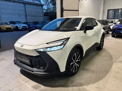 Toyota Toyota C-HR 2.0 phev Trend eco fwd e-cvt del 2024 usata a Modena