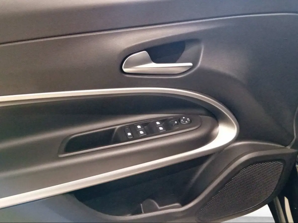 Jeep Avenger usata a Firenze (17)