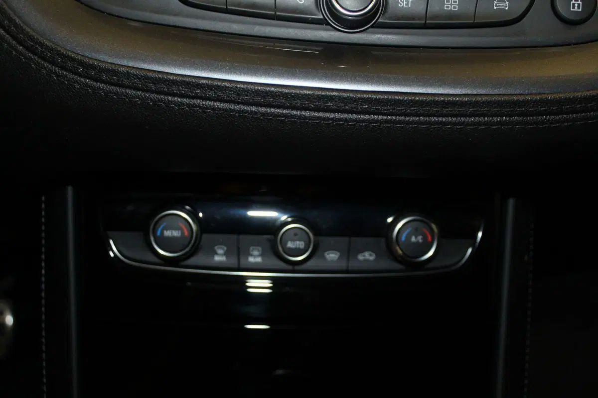 Opel Grandland X usata a Cremona (12)
