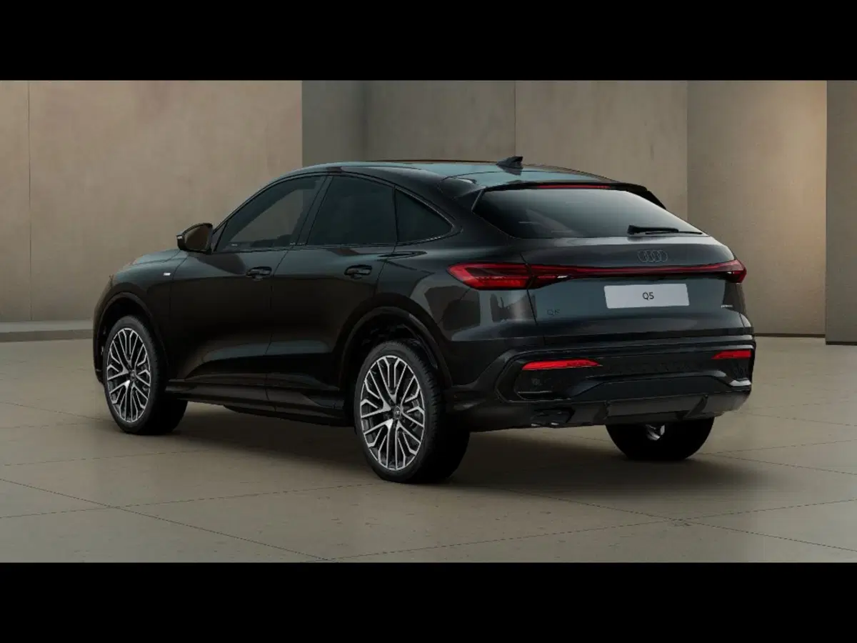 Audi Q5 Sportback nuova a Firenze (3)
