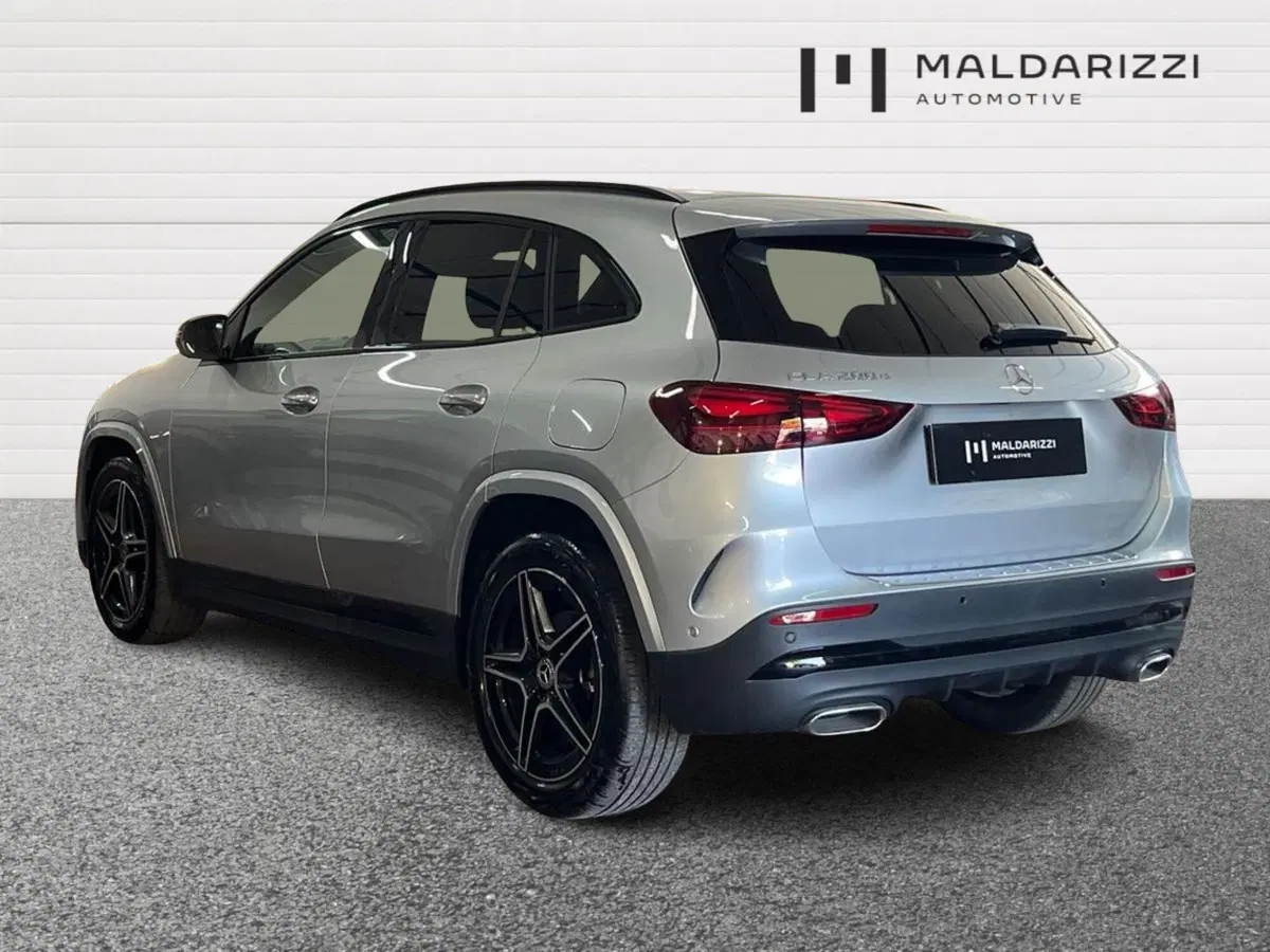 Mercedes-Benz GLA SUV usata a Bari (4)