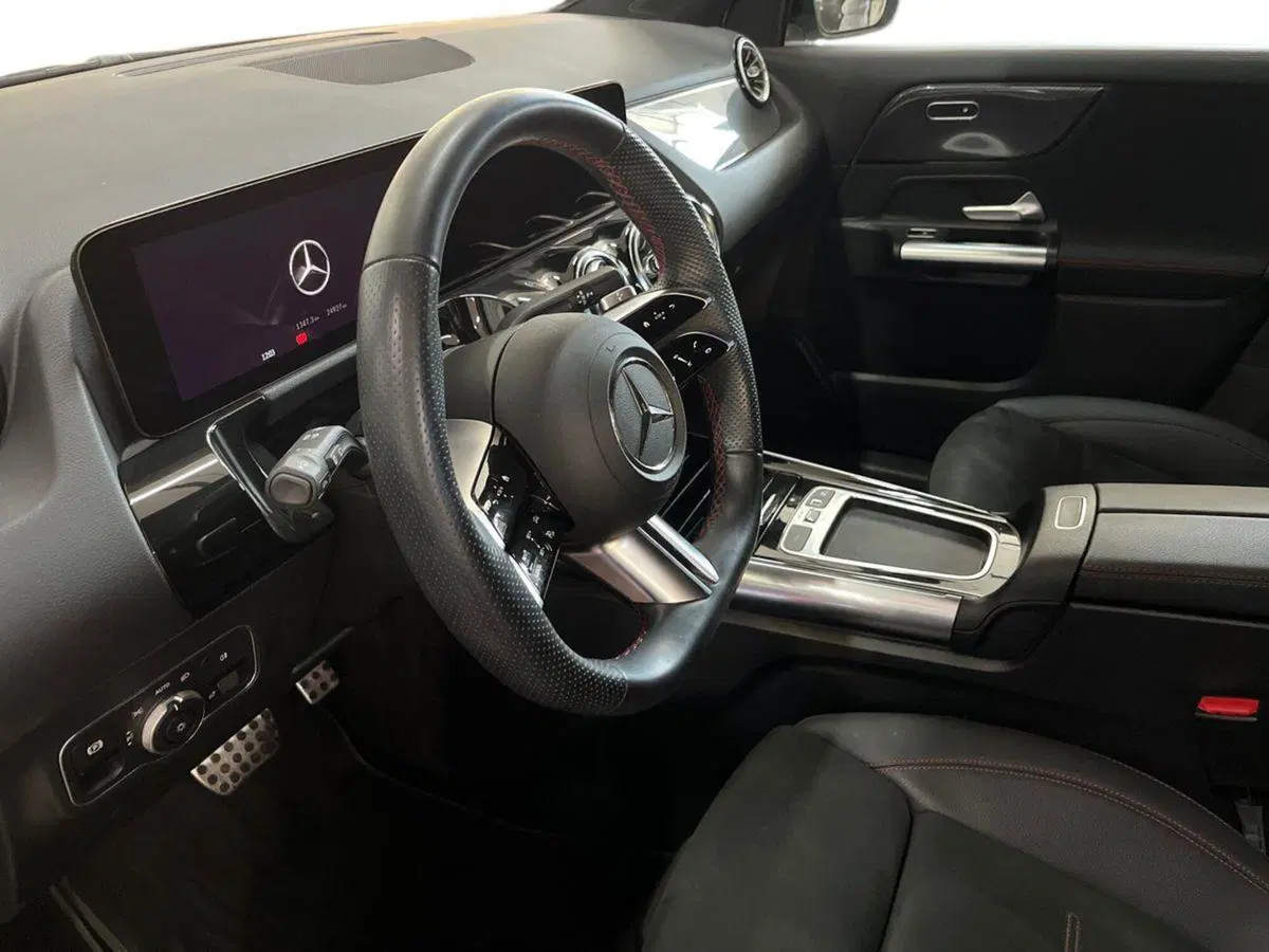 Mercedes-Benz GLA SUV usata a Bari (7)
