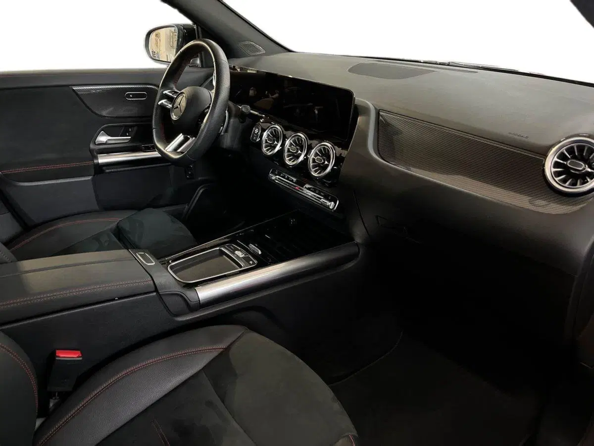 Mercedes-Benz GLA SUV usata a Bari (9)
