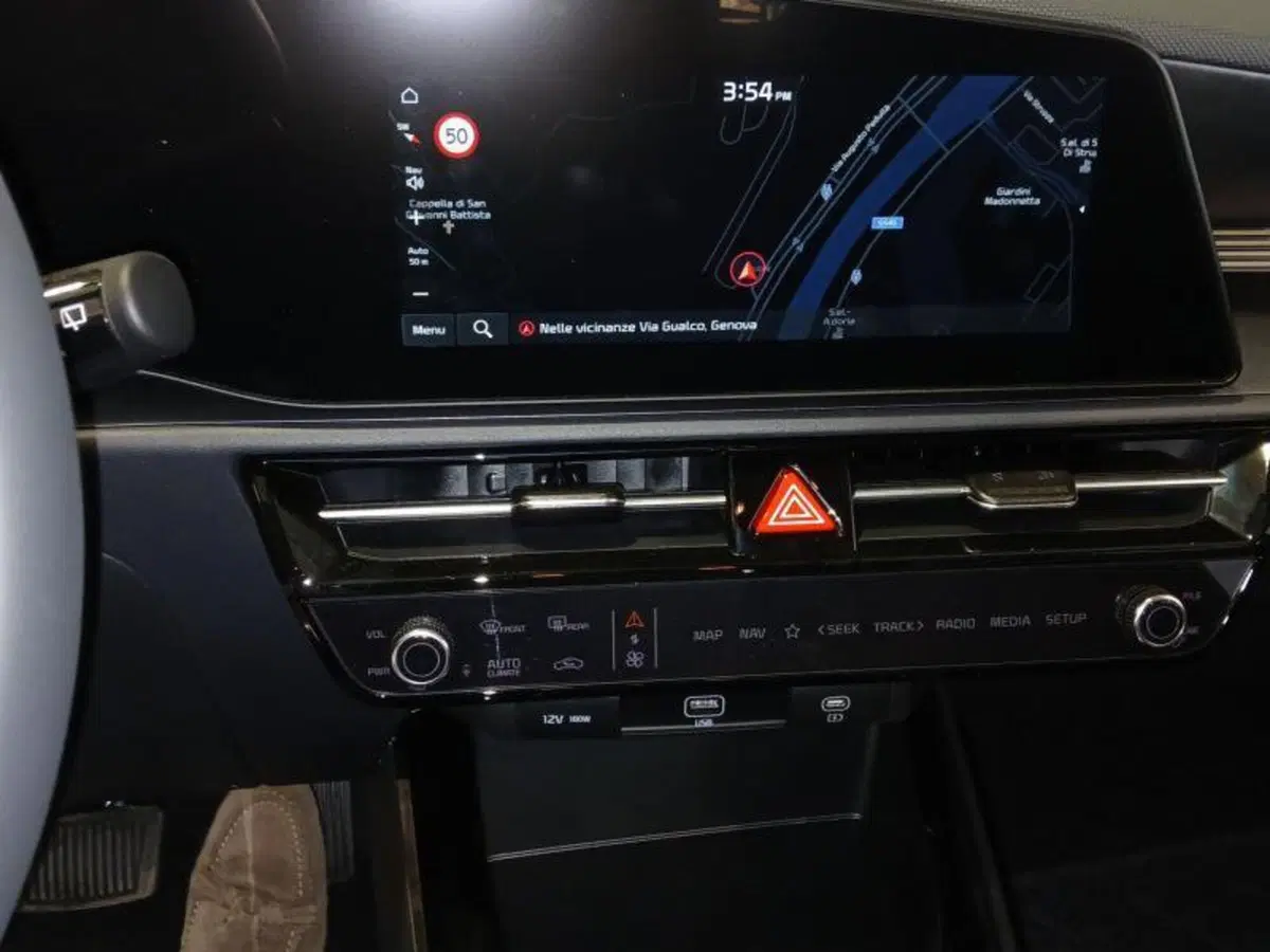 Kia Niro nuova a Genova (15)