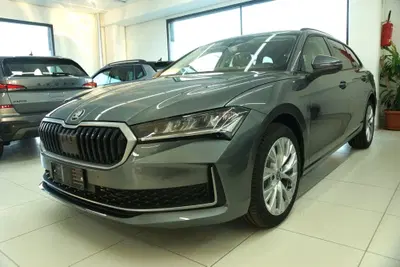 Skoda Superb 2.0 tdi Selection 150cv dsg nuova a Torino