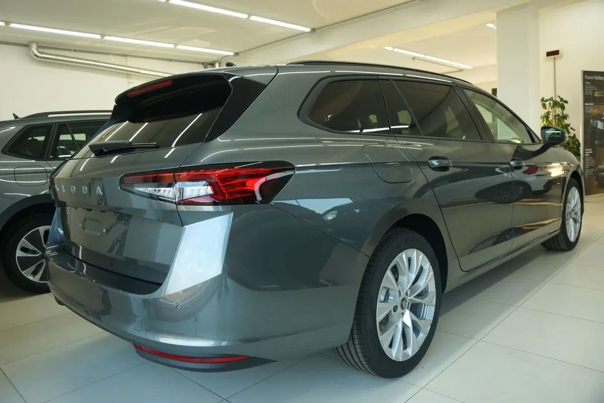 Skoda Superb nuova a Torino (10)