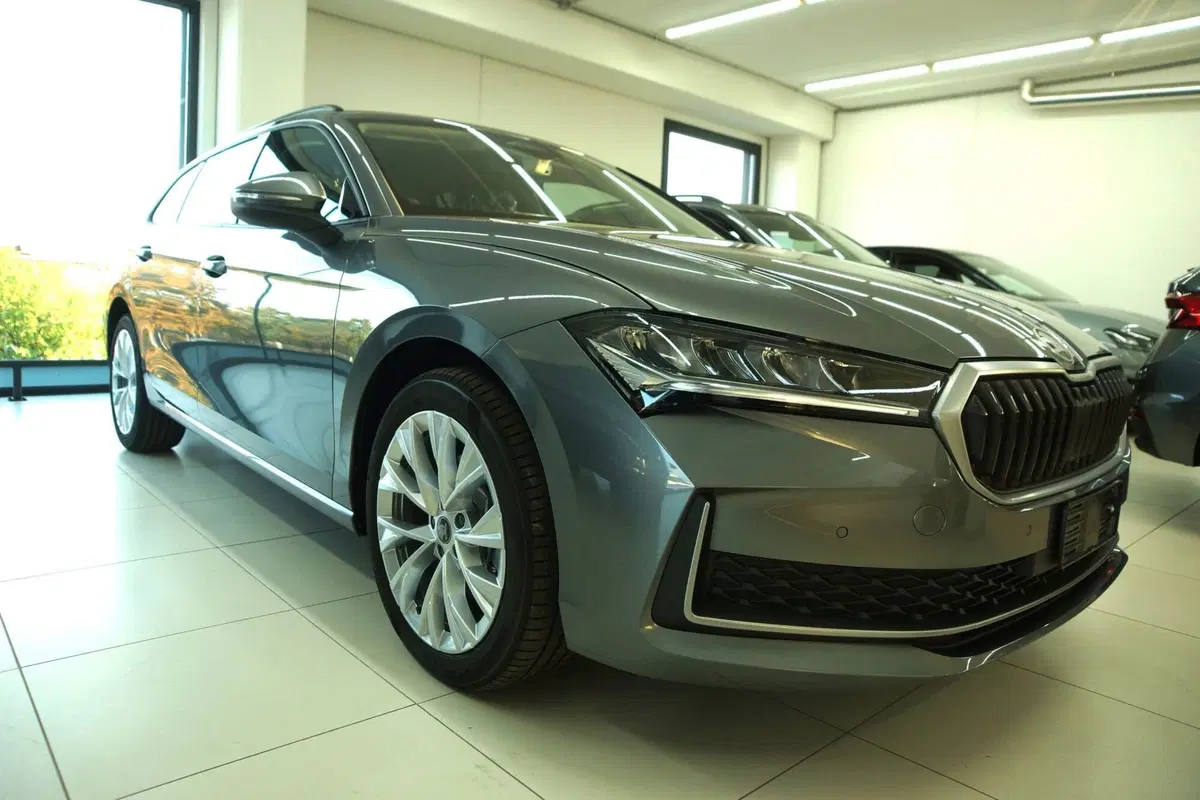 Skoda Superb nuova a Torino (14)