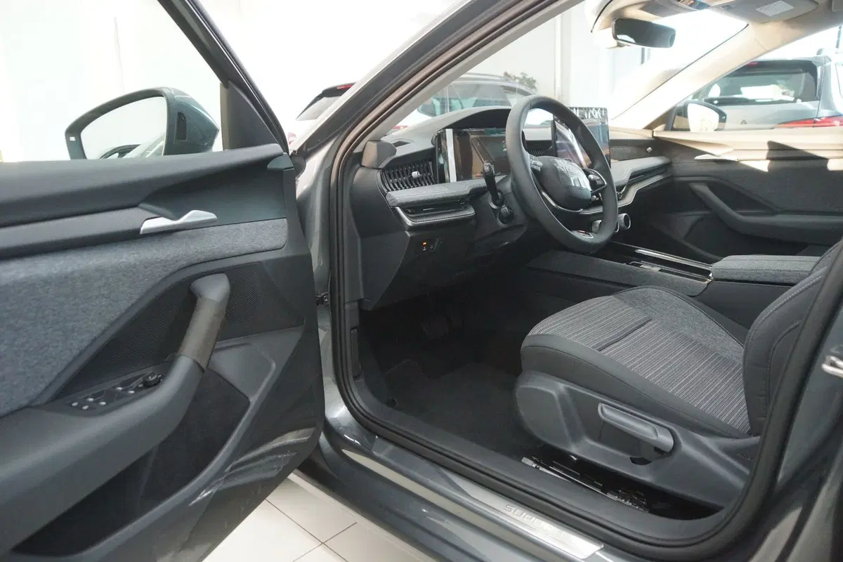 Skoda Superb nuova a Torino (15)