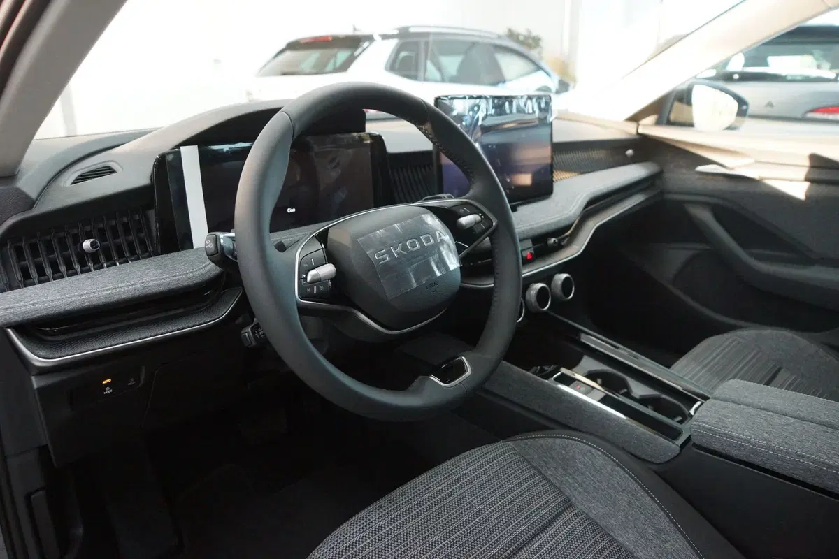 Skoda Superb nuova a Torino (17)