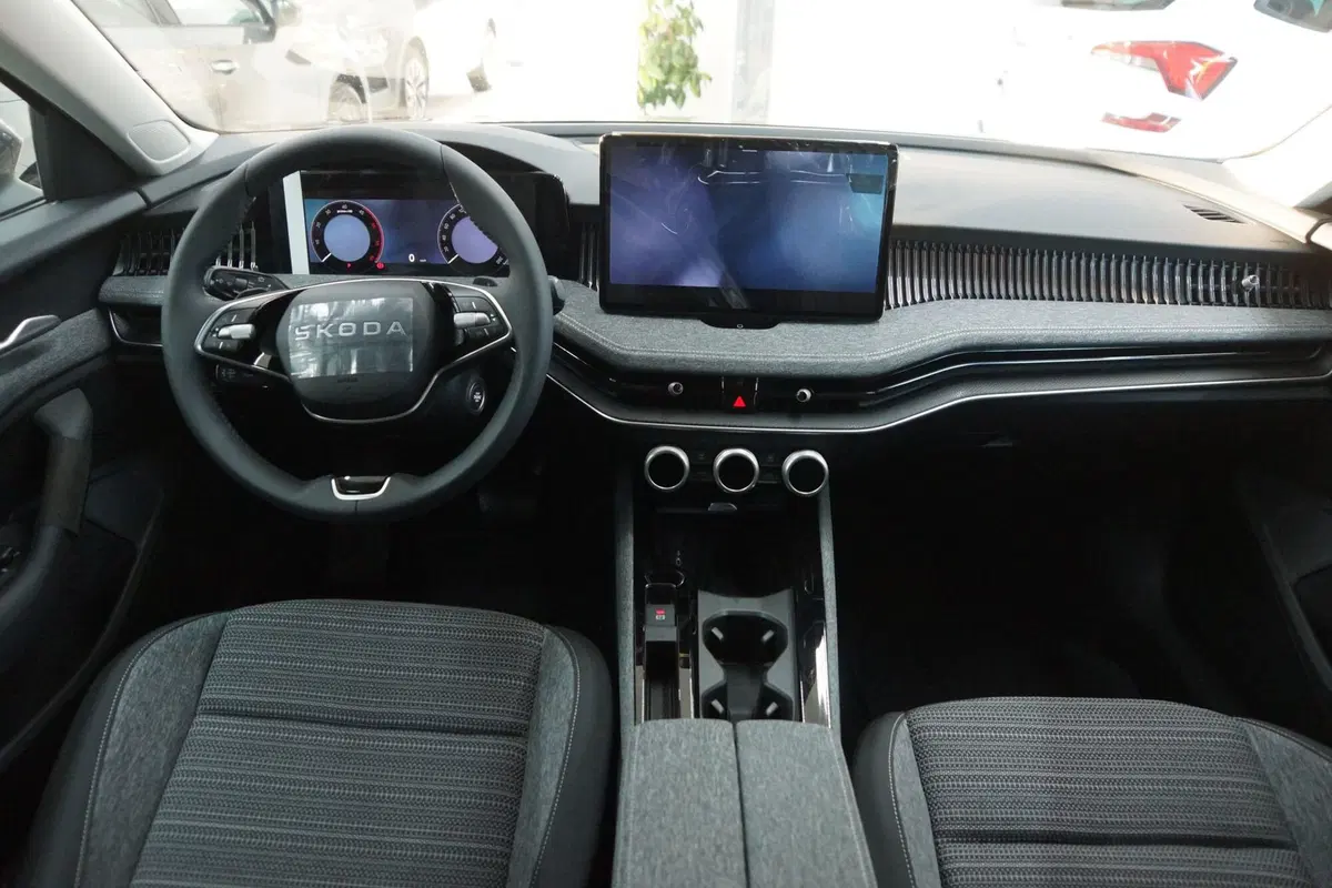 Skoda Superb nuova a Torino (18)