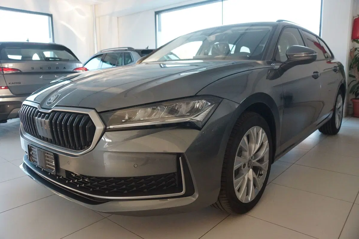 Skoda Superb nuova a Torino (2)