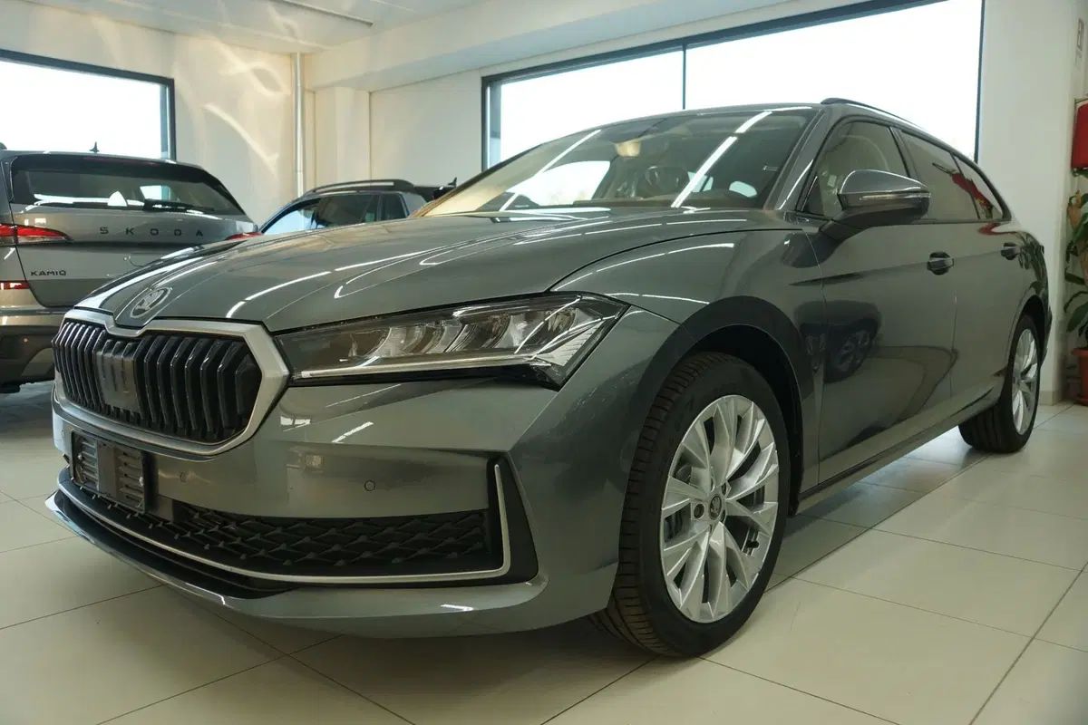 Skoda Superb nuova a Torino (3)