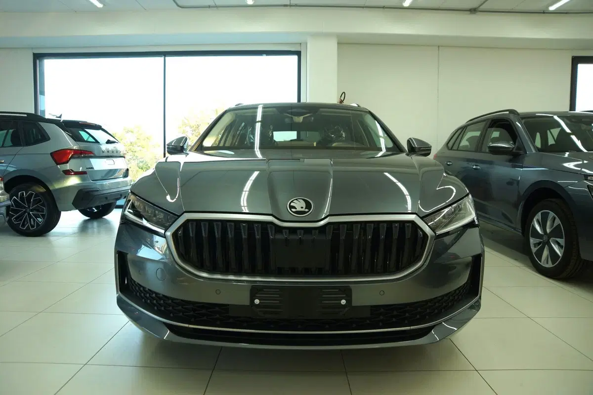 Skoda Superb nuova a Torino (4)