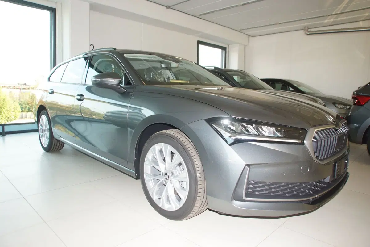 Skoda Superb nuova a Torino (5)