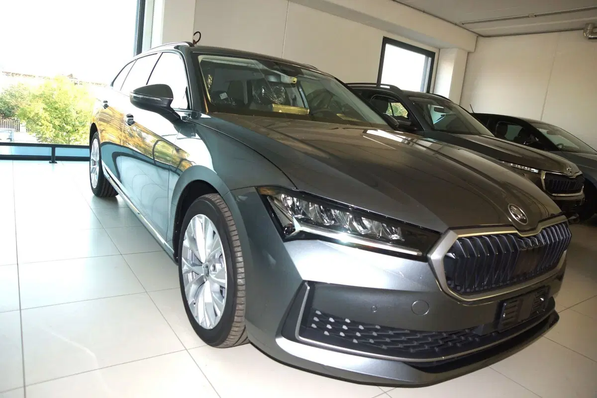 Skoda Superb nuova a Torino (7)