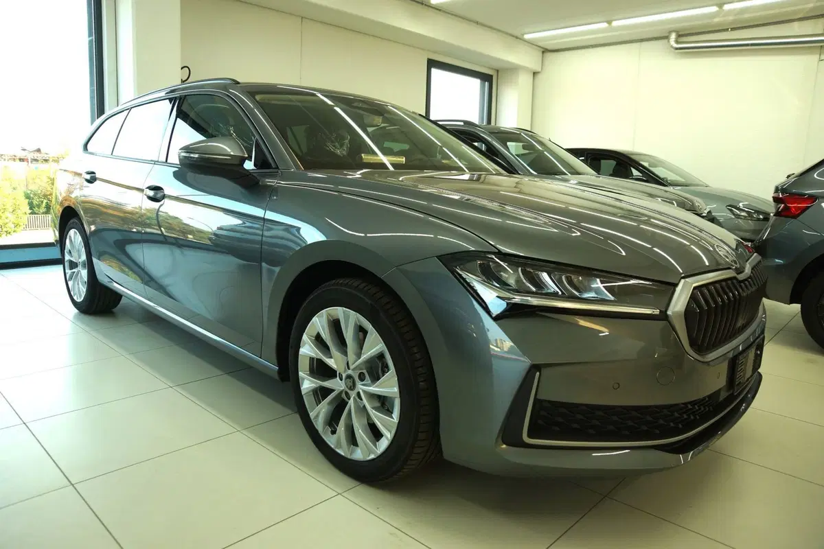 Skoda Superb nuova a Torino (8)