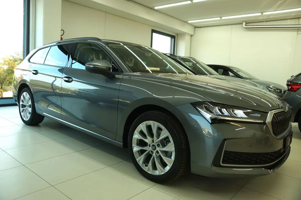 Skoda Superb nuova a Torino (9)