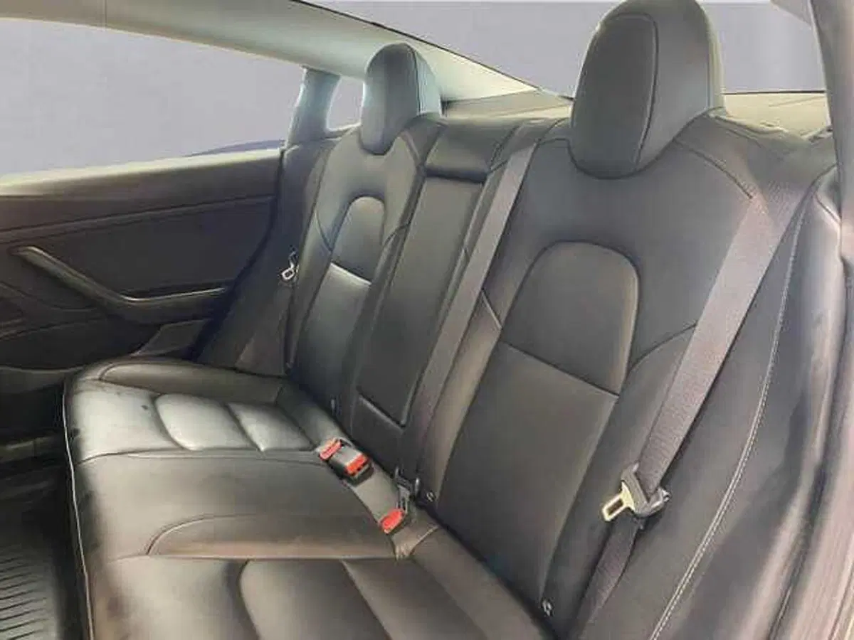 Tesla Model 3 nuova a Milano (13)