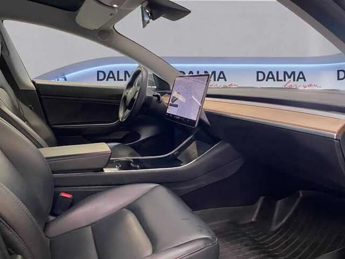 Tesla Model 3 nuova a Milano (14)