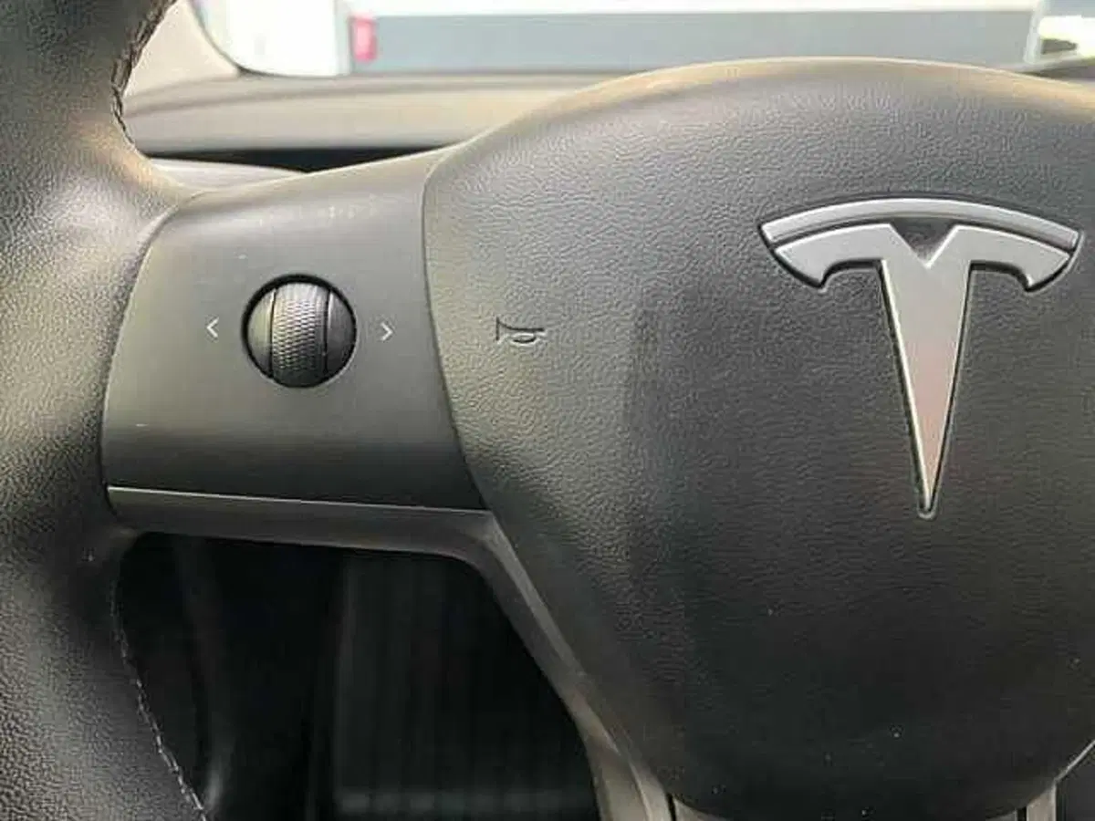 Tesla Model 3 nuova a Milano (17)