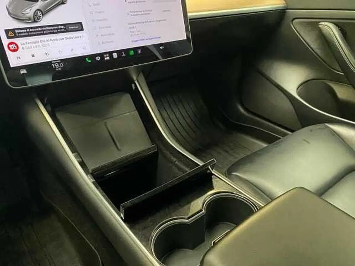 Tesla Model 3 nuova a Milano (19)