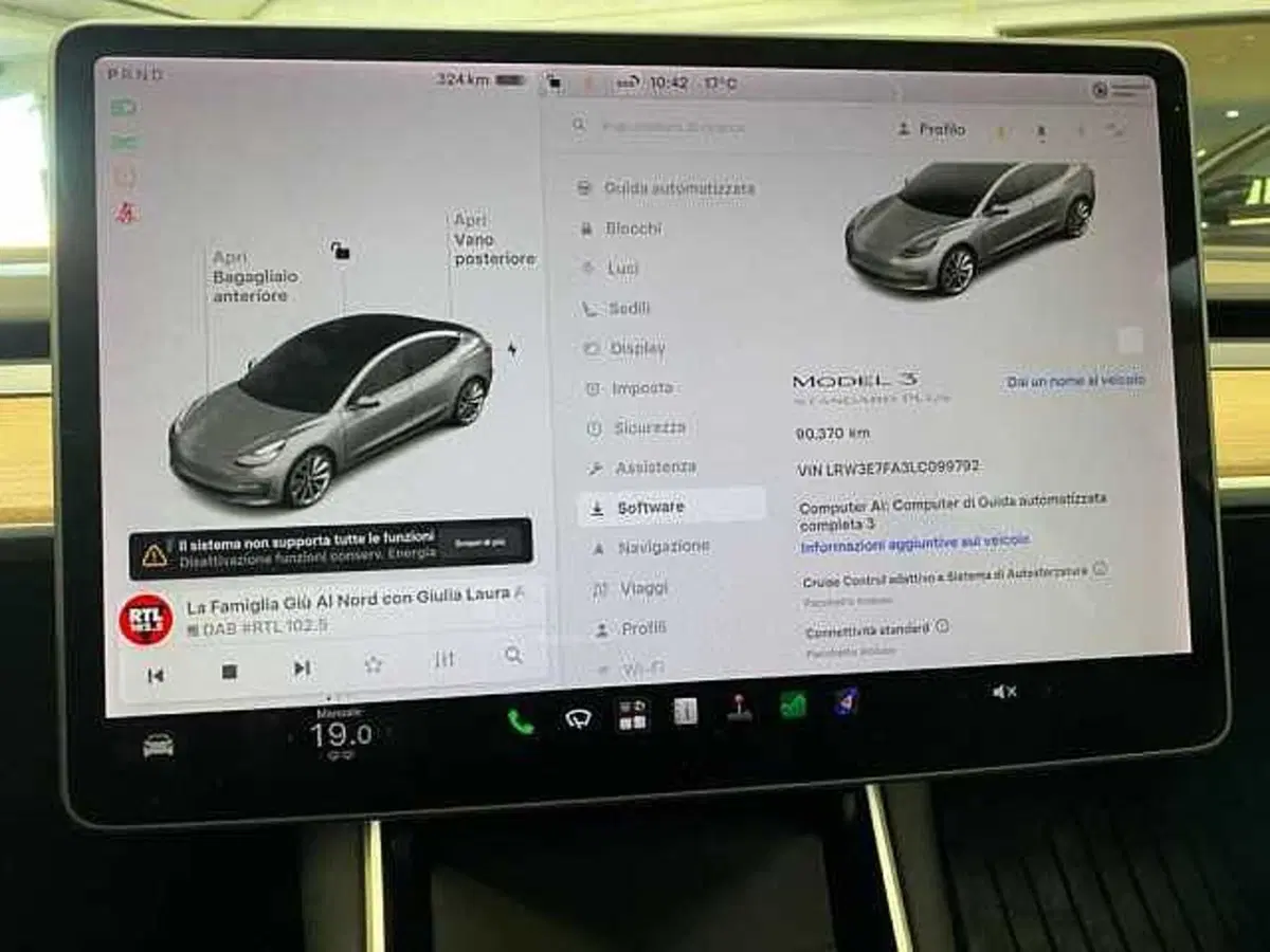 Tesla Model 3 nuova a Milano (20)