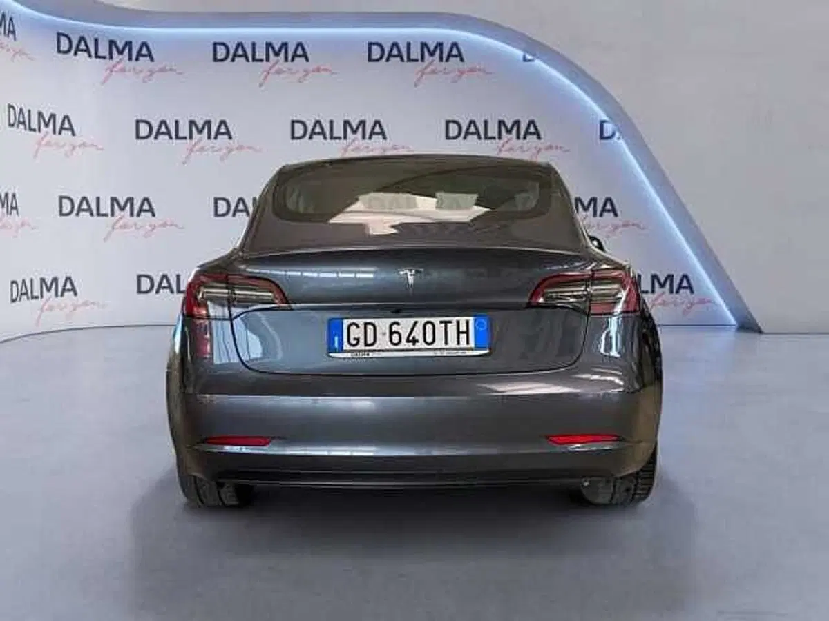 Tesla Model 3 nuova a Milano (4)