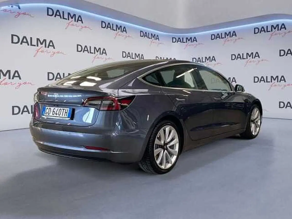 Tesla Model 3 nuova a Milano (5)