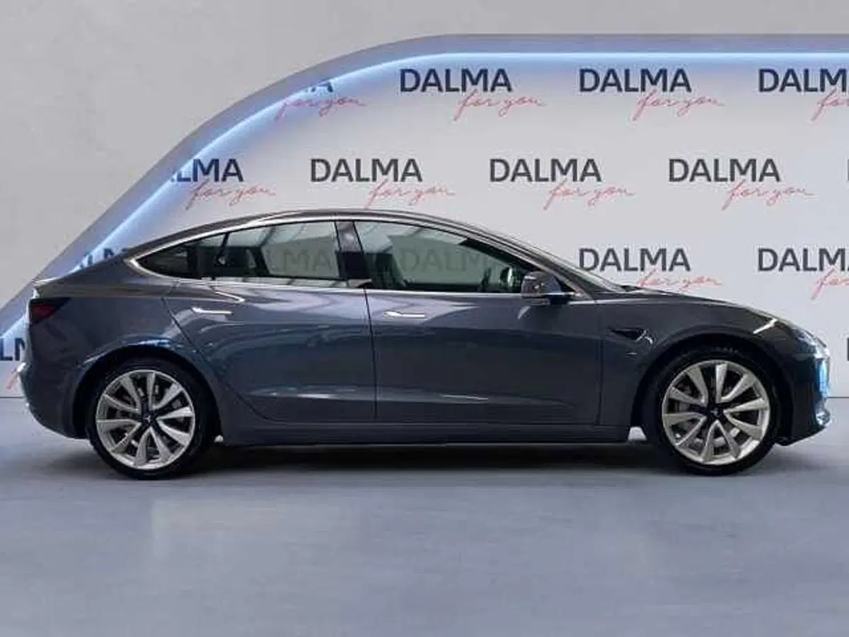 Tesla Model 3 nuova a Milano (6)