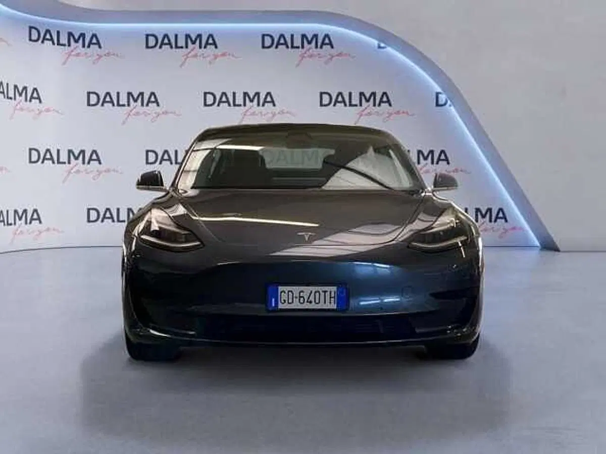 Tesla Model 3 nuova a Milano (8)