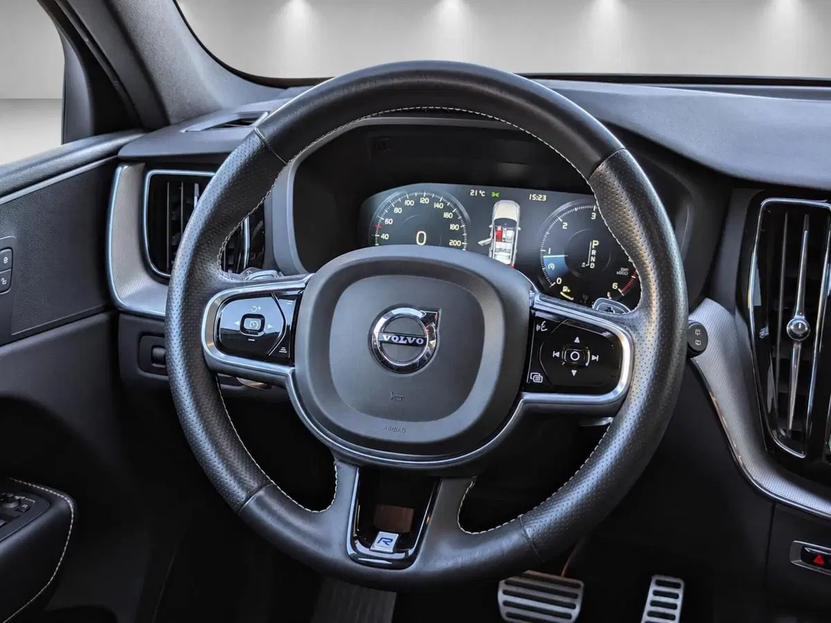 Volvo XC60 usata a Pescara (9)
